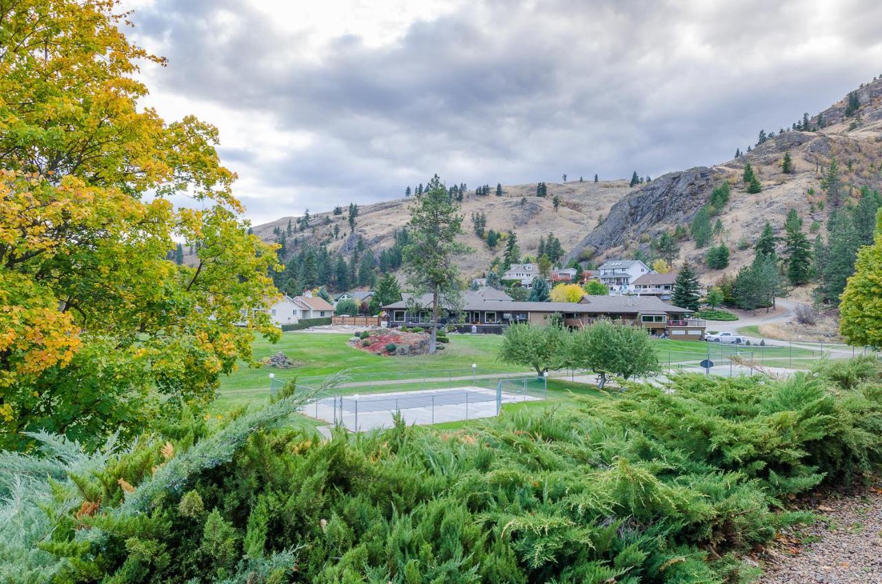 St Andrews By The Lake Golf Resort Kaleden Екстериор снимка